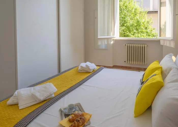 Daire Elegant 2-suite Residence, Near The Thermal Baths